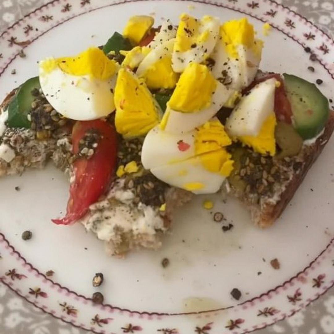 labneh zaatar and egg