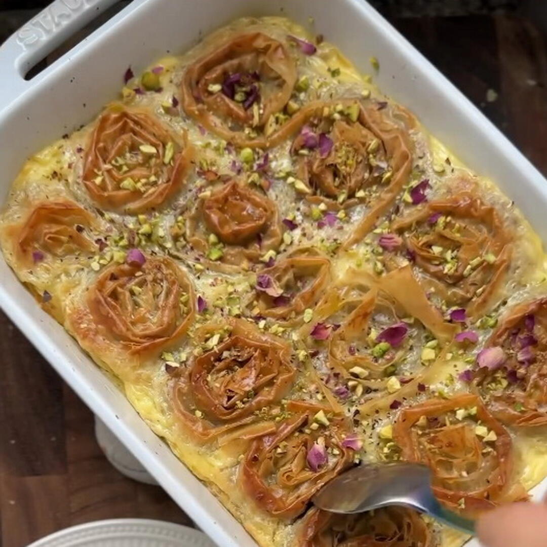 Crunchy Phyllo Roses Pudding